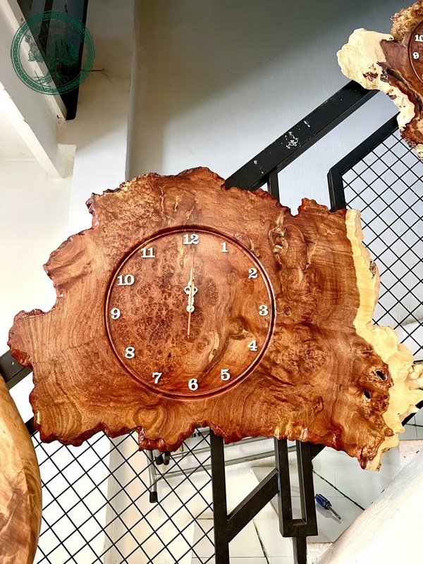 10 mẫu đồng hồ treo tường bằng gỗ đẹp nhất, để trang trí